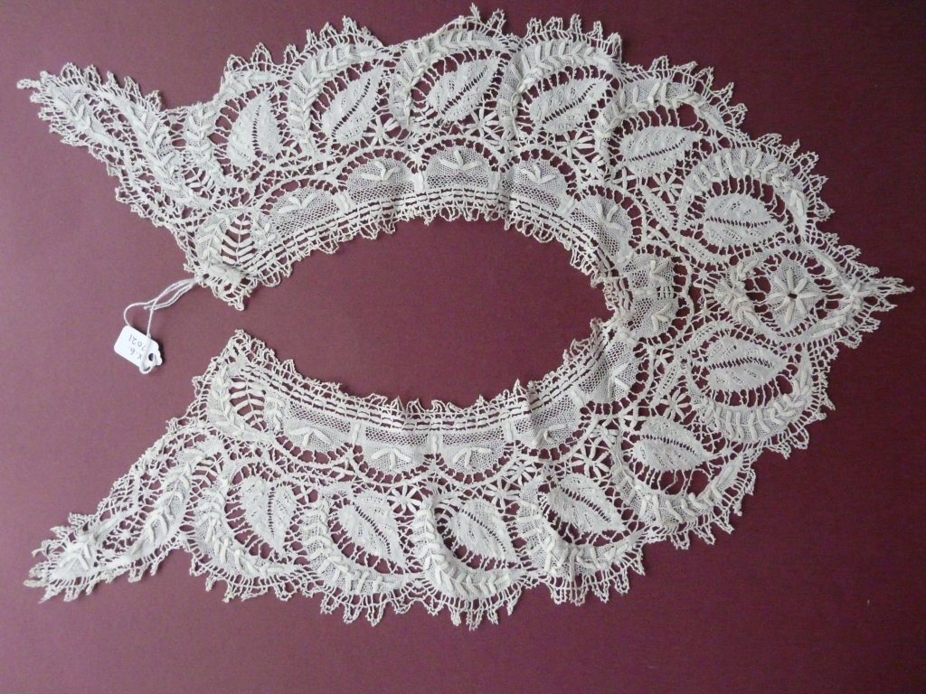 Antique Lace - Bedfordshire Maltese Bobbin Lace